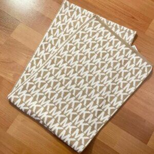 NWT Michael Kors Logo Print Scarf